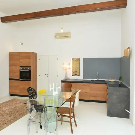 Izzhome Light * Cagliari