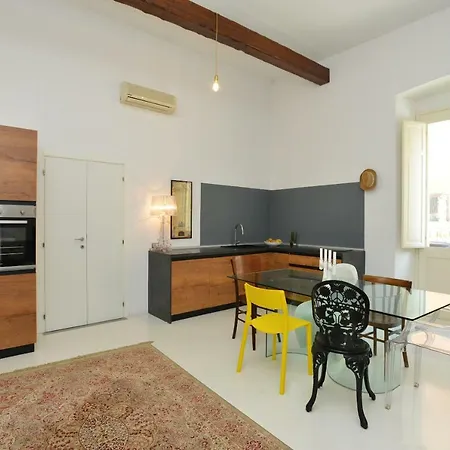 Izzhome Light Apartment Cagliari