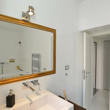 Izzhome Light Apartment