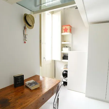 Izzhome Light Apartment *